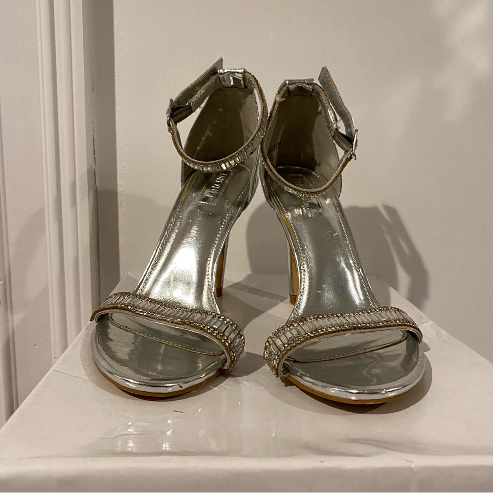 Forever 21 High Heels sliver Size 6